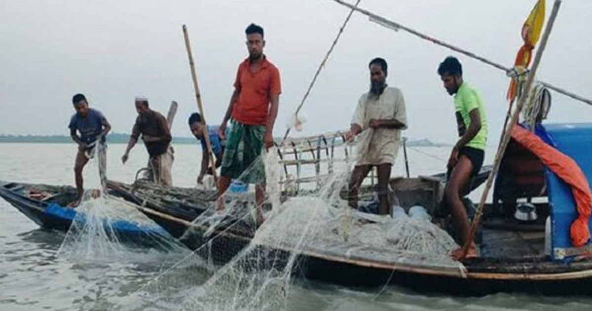 শনিবার মধ্যরাত থেকে ২২ দিন মেঘনায় সব ধরনের মাছ ধরা নিষেধ