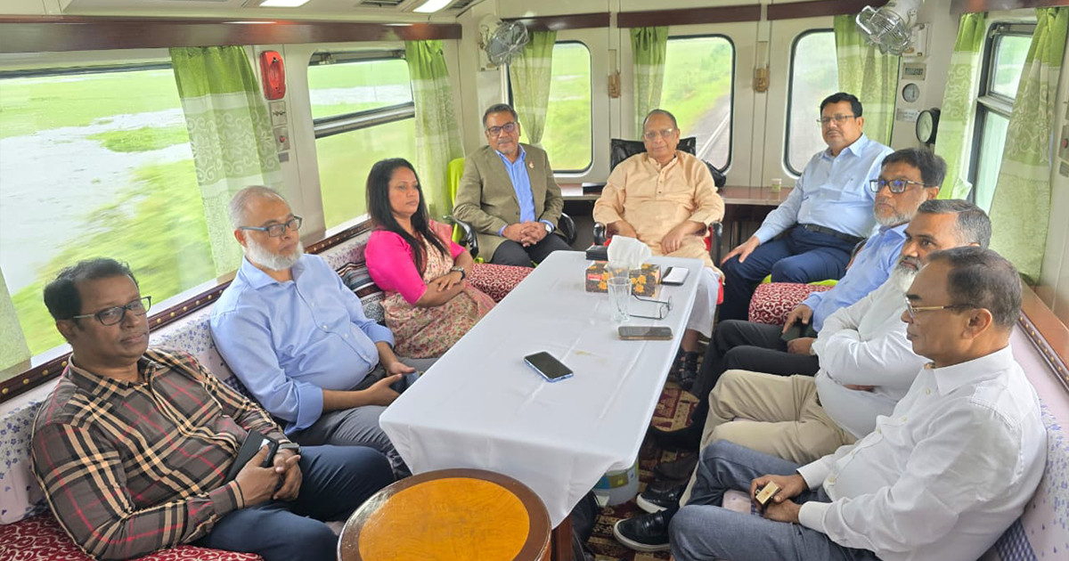 ঢাকা-পাবনা যোগাযোগ ব্যবস্থার উন্নয়নের লক্ষ্যে সরেজমিন পরিদর্শনে উর্ধ্বতন কর্মকর্তারা