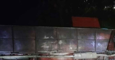 মাদারীপুরে যাত্রীবাহী বাস খাদে পড়ে নারী নিহত, আহত ১৫