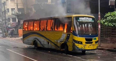 যে কারণে রাজধানীতে বাস থামিয়ে গুলি-আগুন