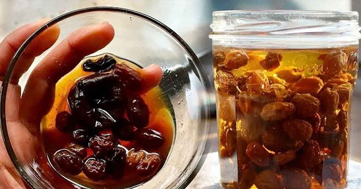 সকালে ঘুম থেকে উঠেই সারারাত ভেজানো কিশমিশের পানি খেলে যা হয়