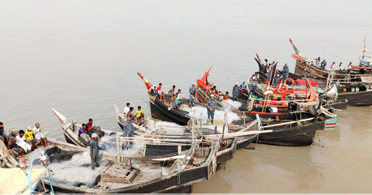 ‘মা ইলিশ সংরক্ষণ অভিযান-২০২৫’ বাস্তবায়নে বাংলাদেশ নৌবাহিনী