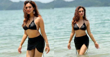 বিকিনি পরে উষ্ণতা ছড়ালেন নুসরাত ফারিয়া