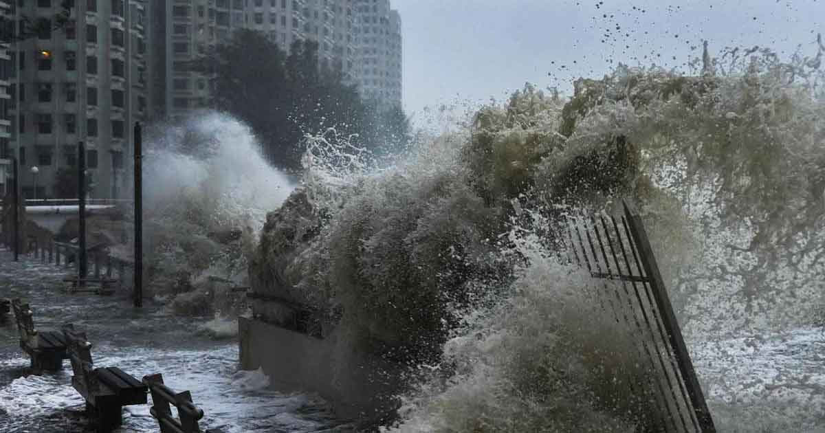 চীনে আঘাত হানলো শক্তিশালী টাইফুন ‘মাতমো’