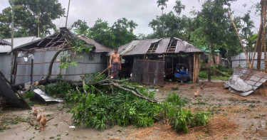 গঙ্গাচড়ায় মুহূর্তের ঘূর্ণিঝড়ে ৮ শতাধিক ঘরবাড়ি বিধ্বস্ত