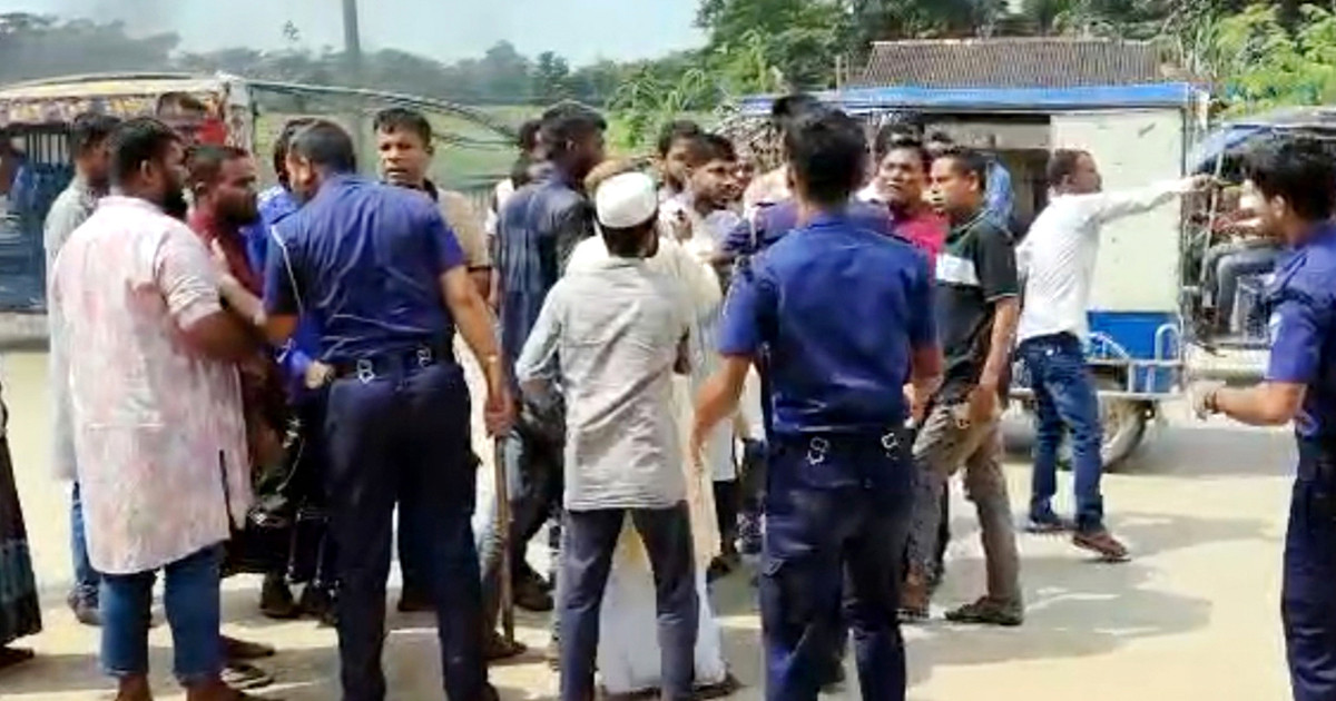 সিলেটে চেকপোস্টে তল্লাশি চলাকালে পুলিশের ওপর হামলা, আহত ৫
