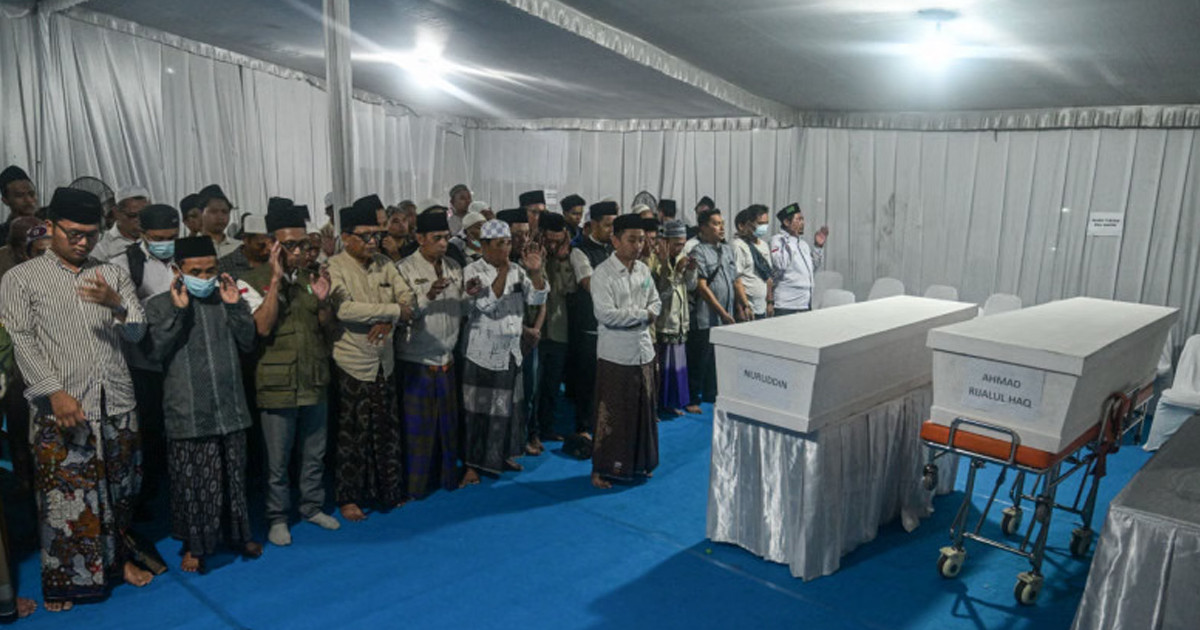 ইন্দোনেশিয়ায় স্কুল ভবন ধসে নিহত বেড়ে ৫৪