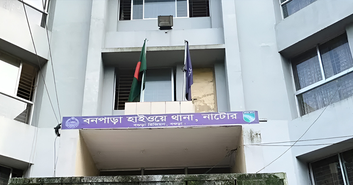 বড়াইগ্রামে বাস চাপায় অটোরিকশা চালকসহ ৩ জন নিহত