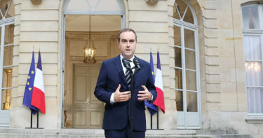 নতুন মন্ত্রিসভা ঘোষণার পরপরই ফ্রান্সের প্রধানমন্ত্রীর পদত্যাগ