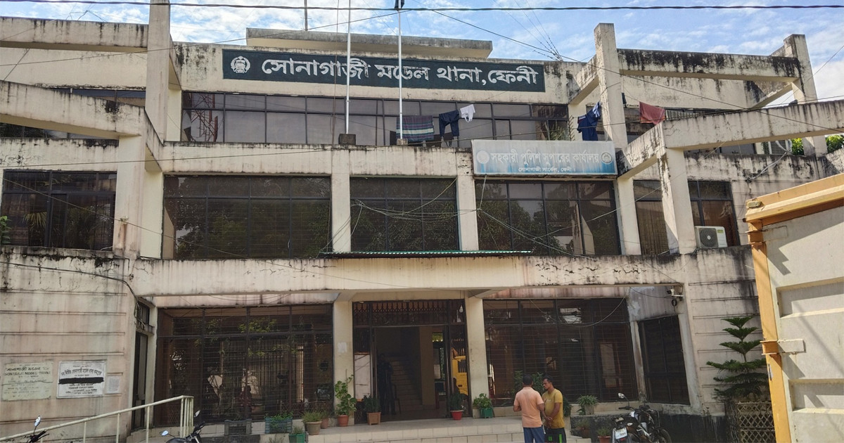 ফেনীতে আসামির হামলায় ৬ পুলিশ সদস্যকে আহত করে অস্ত্র ছিনতাই