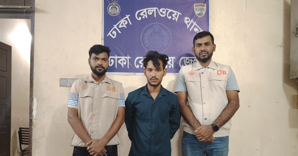 ট্রেনের ছাদে ছিনতাইয়ের ঘটনায় আরও একজন গ্রেপ্তার