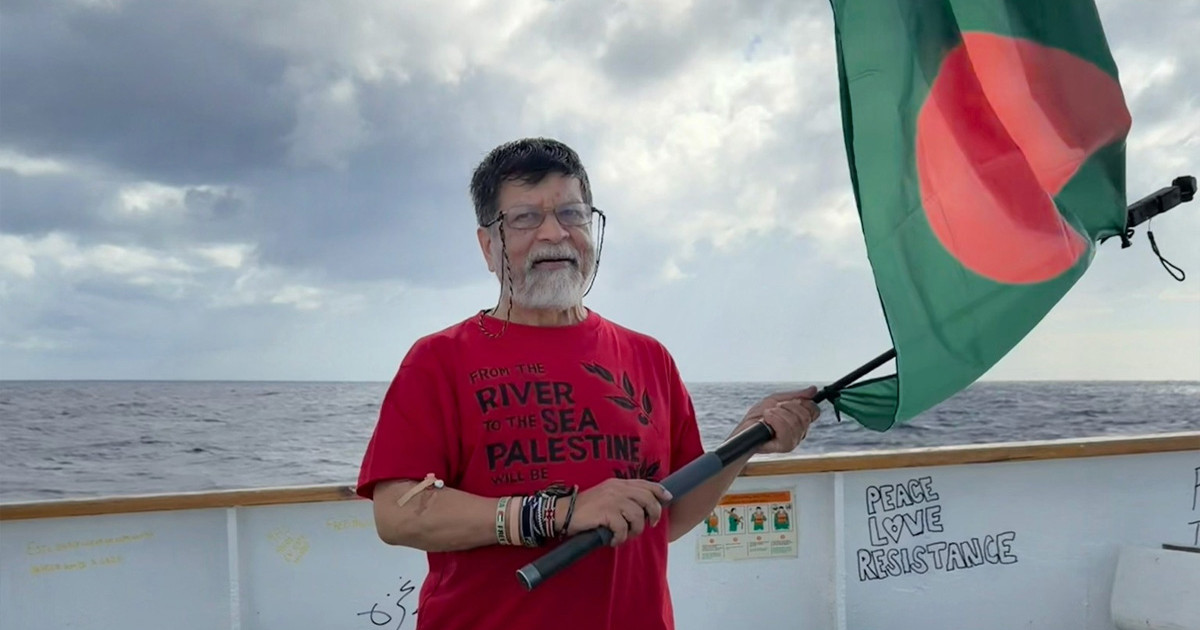 ‘রেড জোন’ এর খুব কাছে বাংলাদেশি শহিদুল আলমের জাহাজ