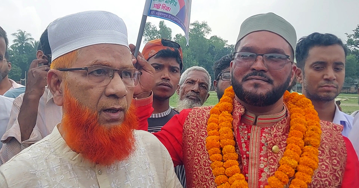 হেলিকপ্টারে এলাকায় গিয়ে নিজেকে প্রার্থী ঘোষণা প্রবাসীর