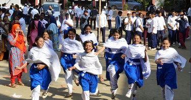 টানা ছুটি শেষে খুলেছে দেশের নিম্নমাধ্যমিক ও মাধ্যমিক শিক্ষাপ্রতিষ্ঠানগুলো