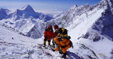 মাউন্ট এভারেস্টে আটকে পড়া সব পর্বতারোহী উদ্ধার