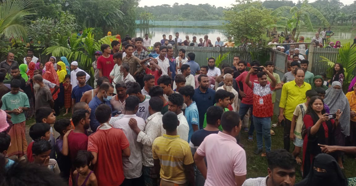 বাবা-মাকে খাটের নিচে পুঁতে রাখে অনলাইন জুয়ায় আসক্ত ছেলে!