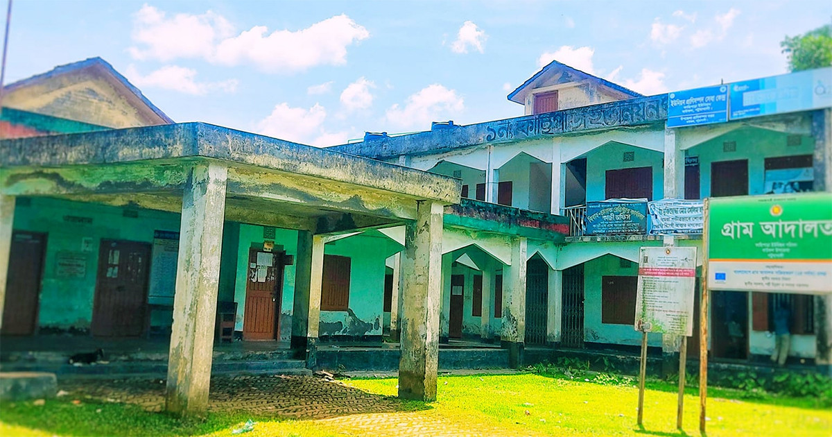 বিনামূল্যের চাল টাকা দিয়ে কিনেও পরিমাণে কম!