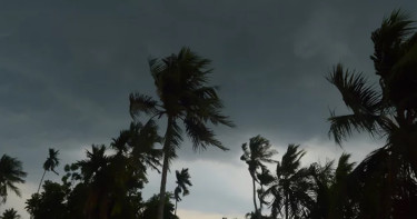 রাতে দমকা হাওয়াসহ ১৭ জেলায় হতে পারে শক্তিশালী ঝড়
