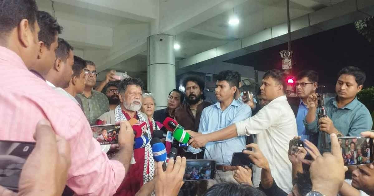দেশে ফিরেছেন আলোকচিত্রী শহিদুল আলম