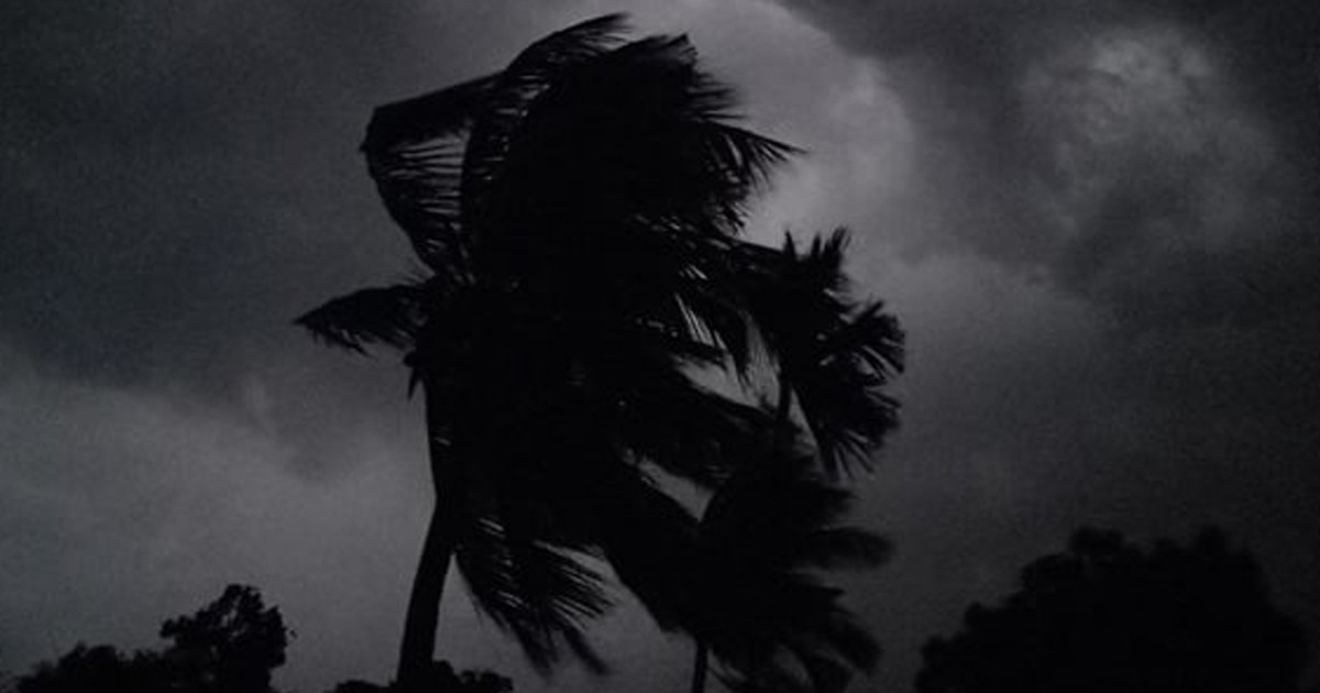 রাতে ঝড়ের কবলে পড়তে পারে ৯ জেলা