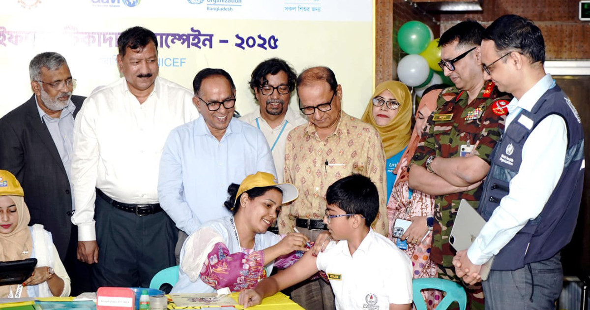 টাইফয়েড প্রতিরোধে সতর্ক থাকতে হবে: গণশিক্ষা উপদেষ্টা