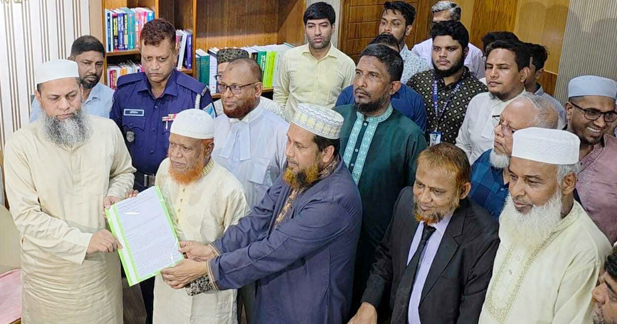 পাঁচ দফা দাবিতে ঢাকা ডিসিকে ৭ দলের স্মারকলিপি