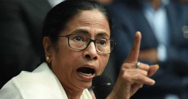 মেয়েদের রাতে বাইরে বেরোতে না দেওয়াই ভালো: মমতা ব্যানার্জী