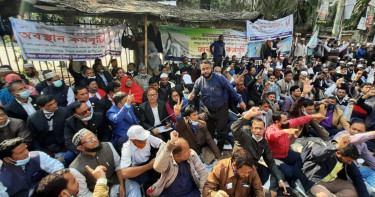 সোমবার থেকে কর্মবিরতিতে যাচ্ছেন শিক্ষকরা