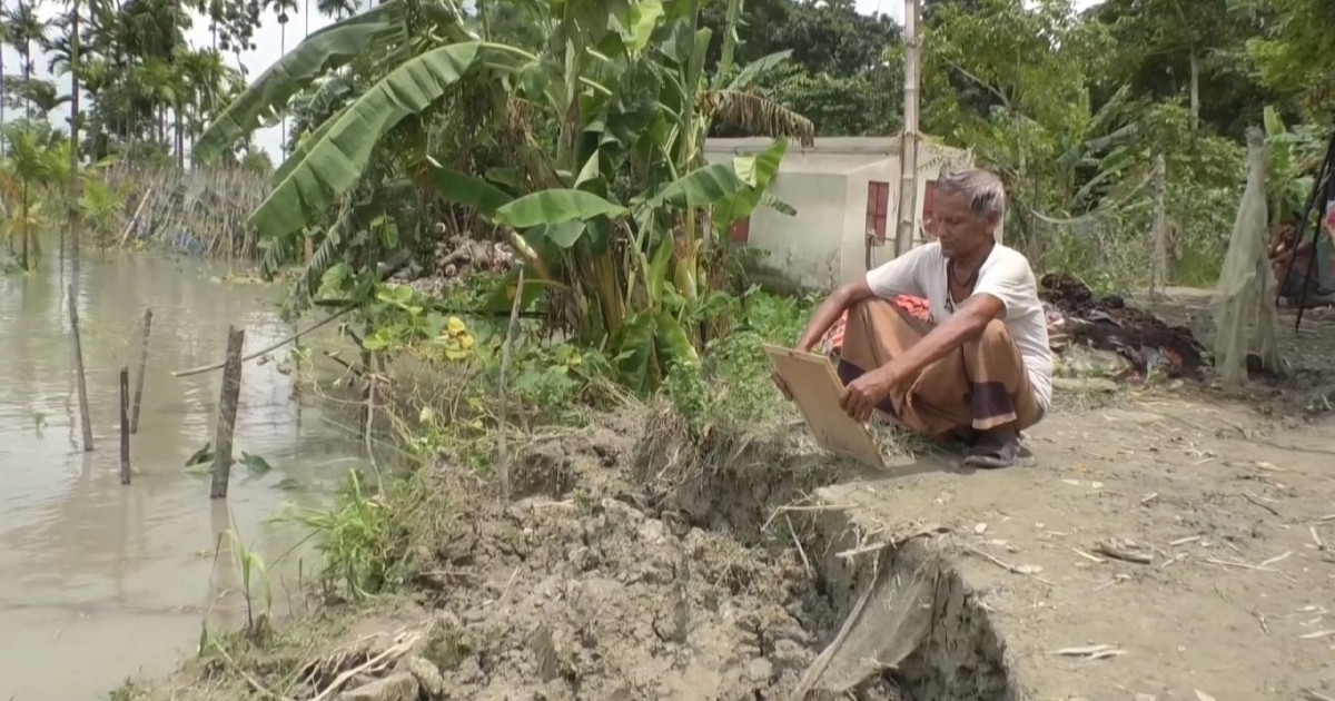 পায়রা নদীর অব্যাহত ভাঙনে বিলীন বসতবাড়ি-বাজার