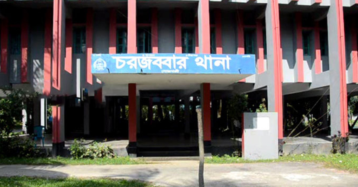 দিনে-দুপুরে রাস্তায় যুবককে গলাকেটে হত্যা