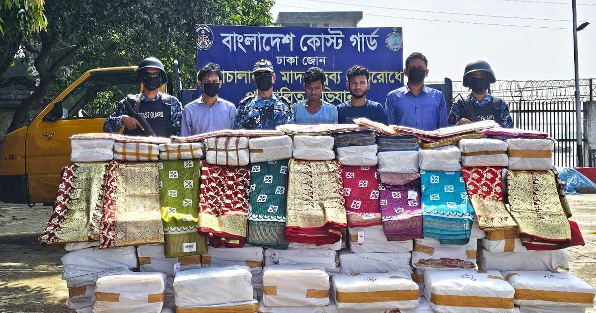 নারায়ণগঞ্জে ৮৫ লাখ টাকার ভারতীয় শাড়ি জব্দ, আটক ২ পাচারকারী