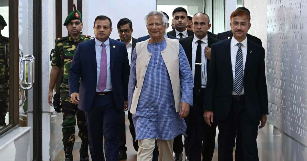 দেশে ফিরলেন প্রধান উপদেষ্টা
