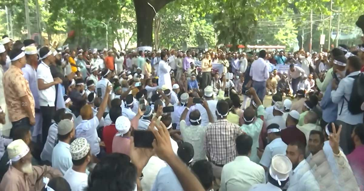 শাহবাগ অবরোধ তুলে নিয়ে যমুনা ঘেরাওয়ের হুঁশিয়ারি শিক্ষকদের
