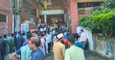 চাকসু নির্বাচনে চলছে ভোটগ্রহণ, সকাল সকাল ভোটারদের লম্বা লাইন