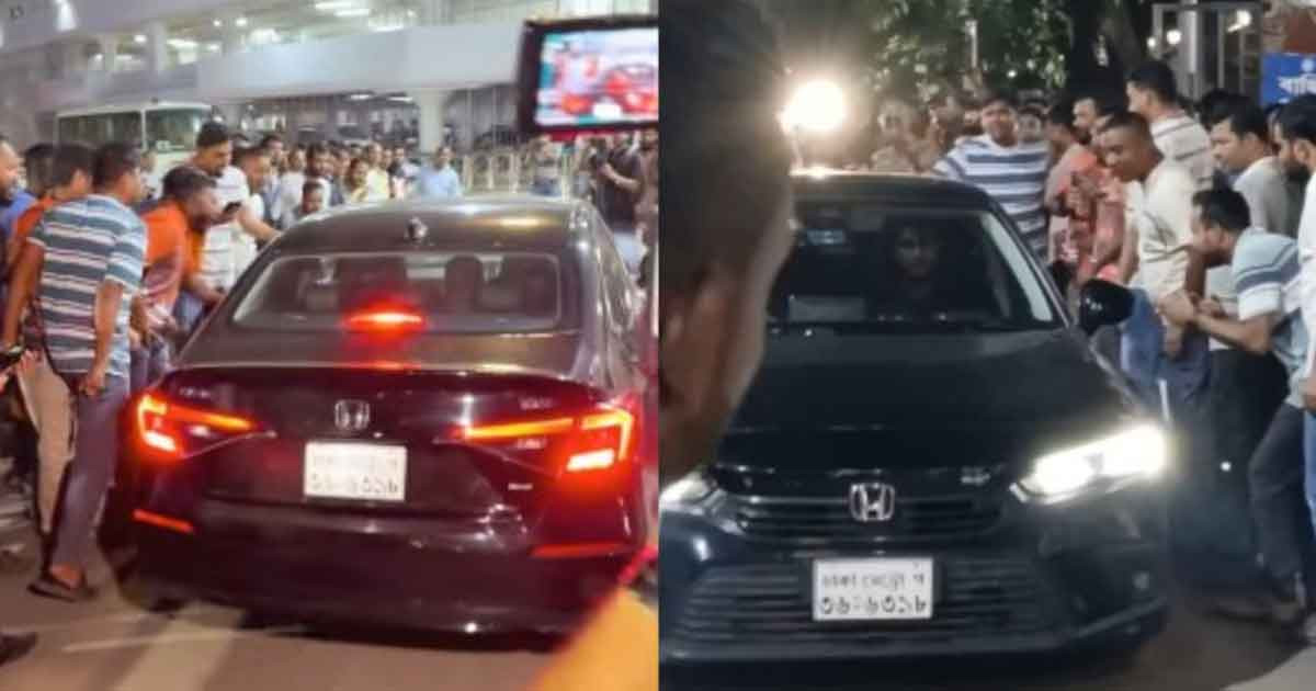 বিমানবন্দরে সমর্থকদের তোপের মুখে ক্রিকেটাররা