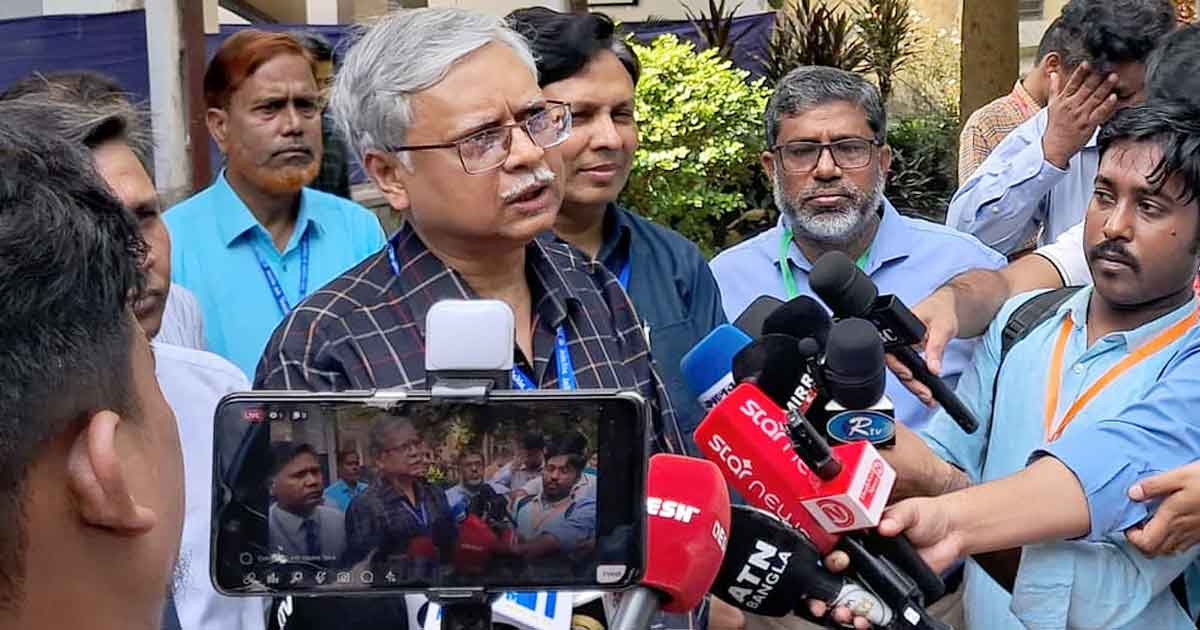 ঘষাঘষি না করে কালি শুকানোর সময় দেন: উপাচার্য