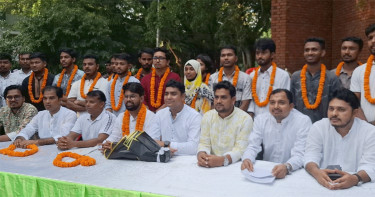 চাকসুতে বিজয়ীদের সংবর্ধনা দিলেন ছাত্রদল সম্পাদক নাসির