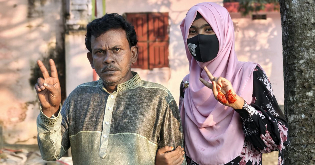 বাবা-মেয়ের একসঙ্গে এইচএসসি পাস!