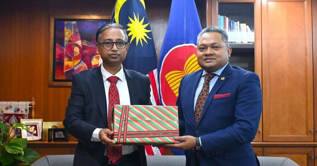 মালয়েশিয়ায় নবনিযুক্ত হাইকমিশনারের পরিচয়পত্র হস্তান্তর