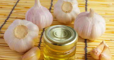 সকালে খালি পেটে রসুন ও মধু একসঙ্গে খেলে যা হয়