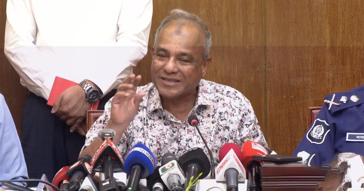 আগুনের ঘটনাগুলো নাশকতা কিনা তদন্তের পর জানা যাবে: স্বরাষ্ট্র উপদেষ্টা