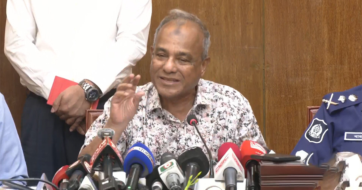 আগুনের ঘটনাগুলো নাশকতা কিনা তদন্তের পর জানা যাবে: স্বরাষ্ট্র উপদেষ্টা