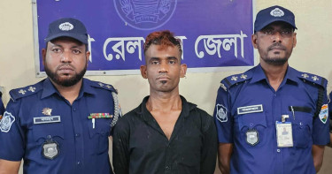 কমলাপুর স্টেশনে প্রকাশ্যে চাপাতি হাতে ভাইরাল যুবক গ্রেপ্তার