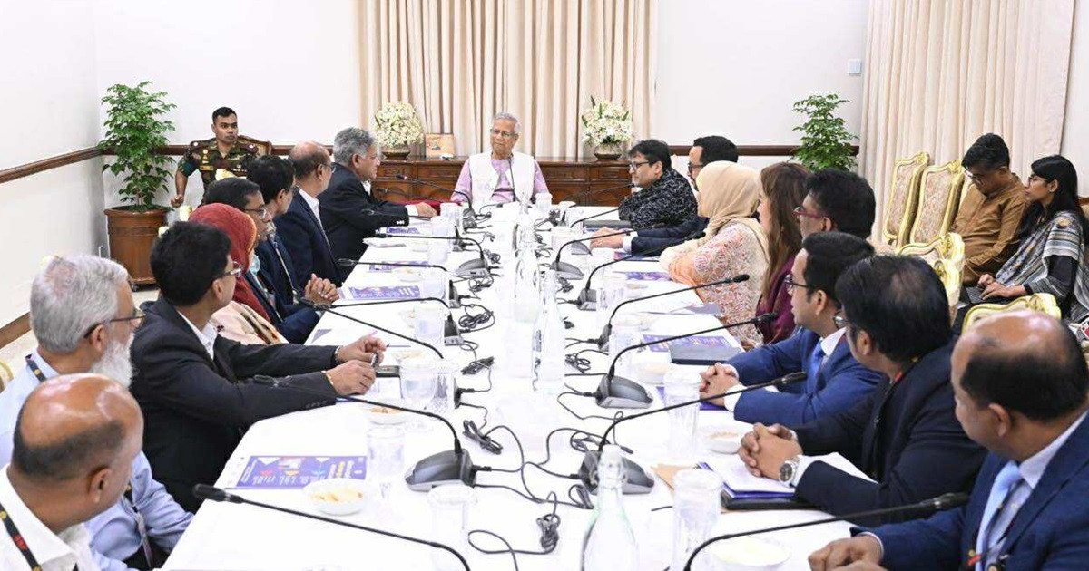 শ্রমজীবী মানুষের অধিকার আদায়ে স্মরণীয় দিন আজ: প্রধান উপদেষ্টা