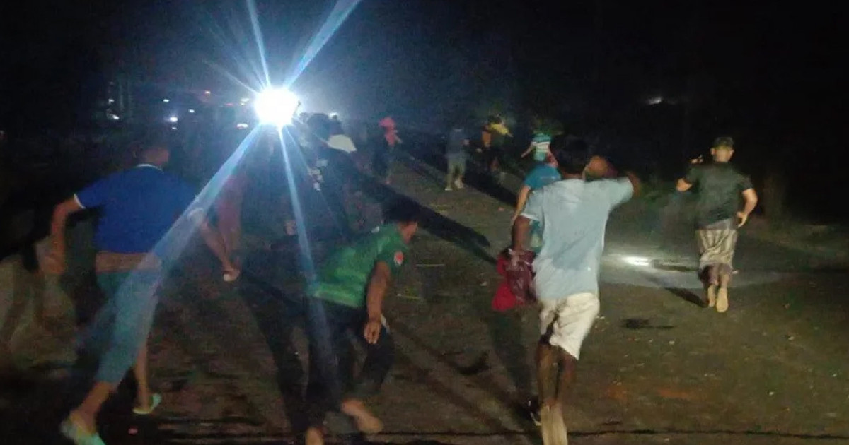 টর্চ লাইট জ্বালিয়ে ব্রাহ্মণবাড়িয়ায় সংঘর্ষ, আহত ৩০