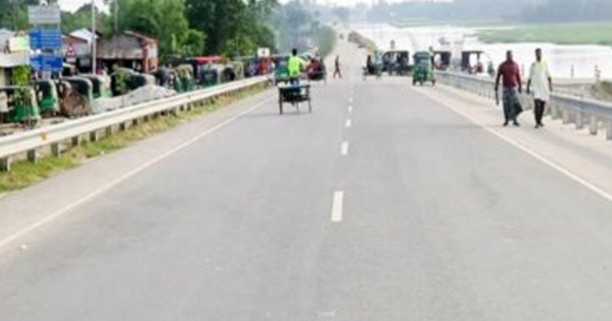 মান্দায় সড়ক দুর্ঘটনায় প্রাণ গেলো দুই যুবকের