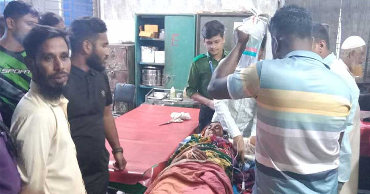 দ্বিতীয় বিয়ের প্রতিবাদ করায় স্ত্রীর হাতের কব্জি কেটে দিয়েছেন স্বামী