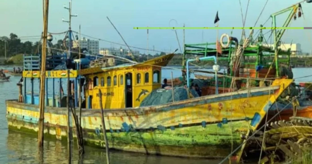 বঙ্গোপসাগরে ভারতীয় ট্রলারসহ ৯ জেলে আটক, কারাগারে প্রেরণ