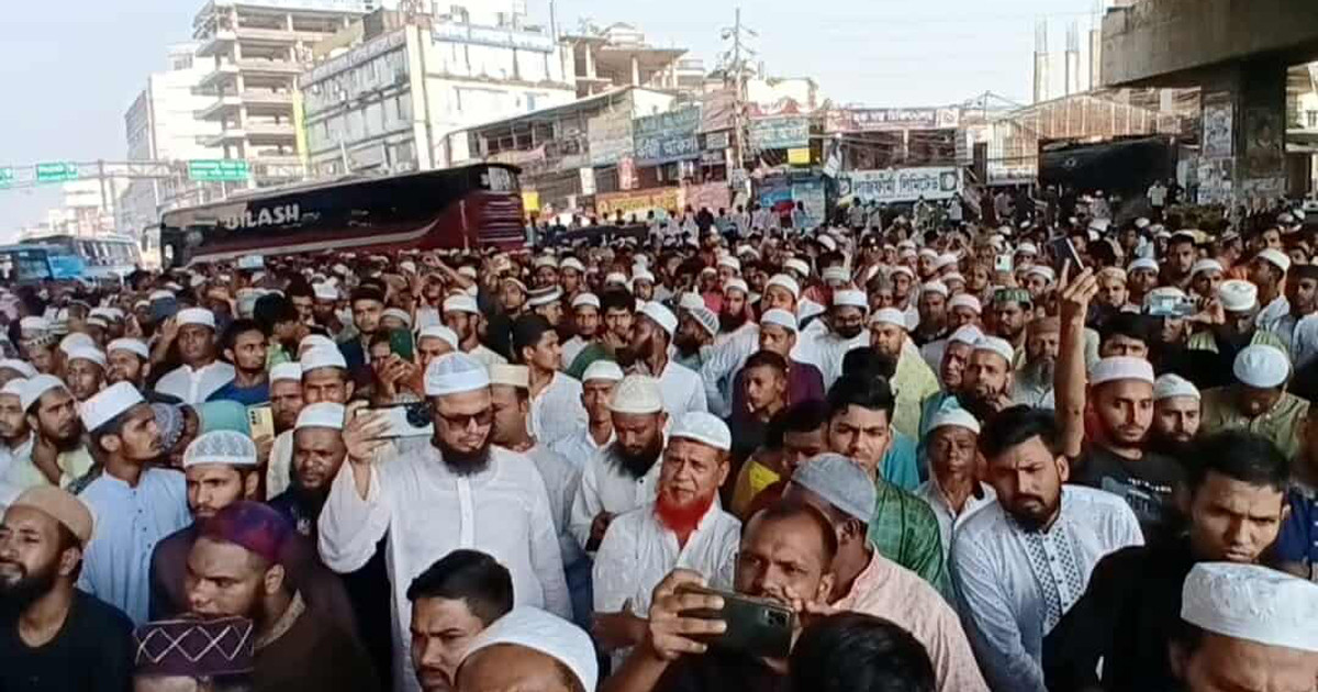 ইসকন নিষিদ্ধের দাবিতে টঙ্গীতে মহাসড়ক অবরোধ