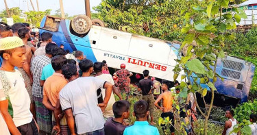 টাঙ্গুয়ার হাওরে যাওয়ার পথে খাদে বাস পড়ে মা-মেয়ে নিহত